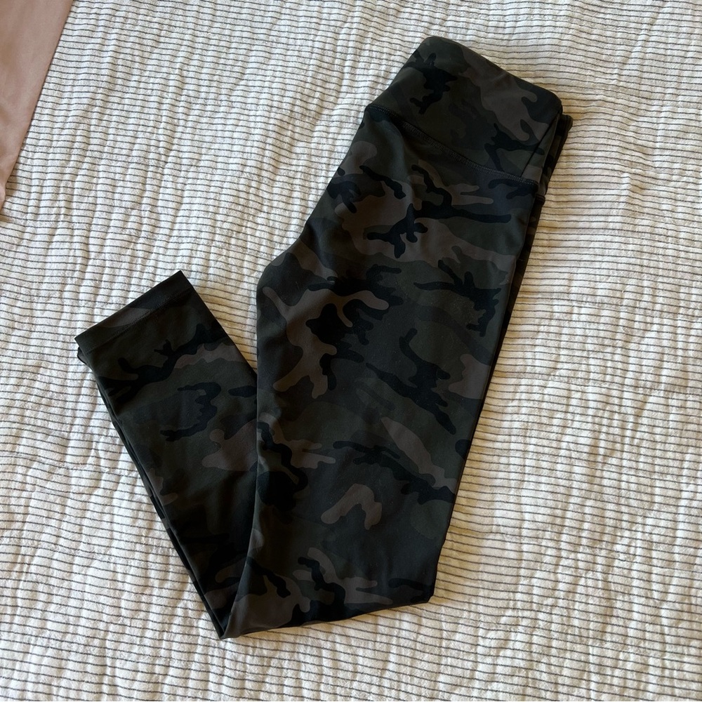 Camouflage High Rise Leggings small